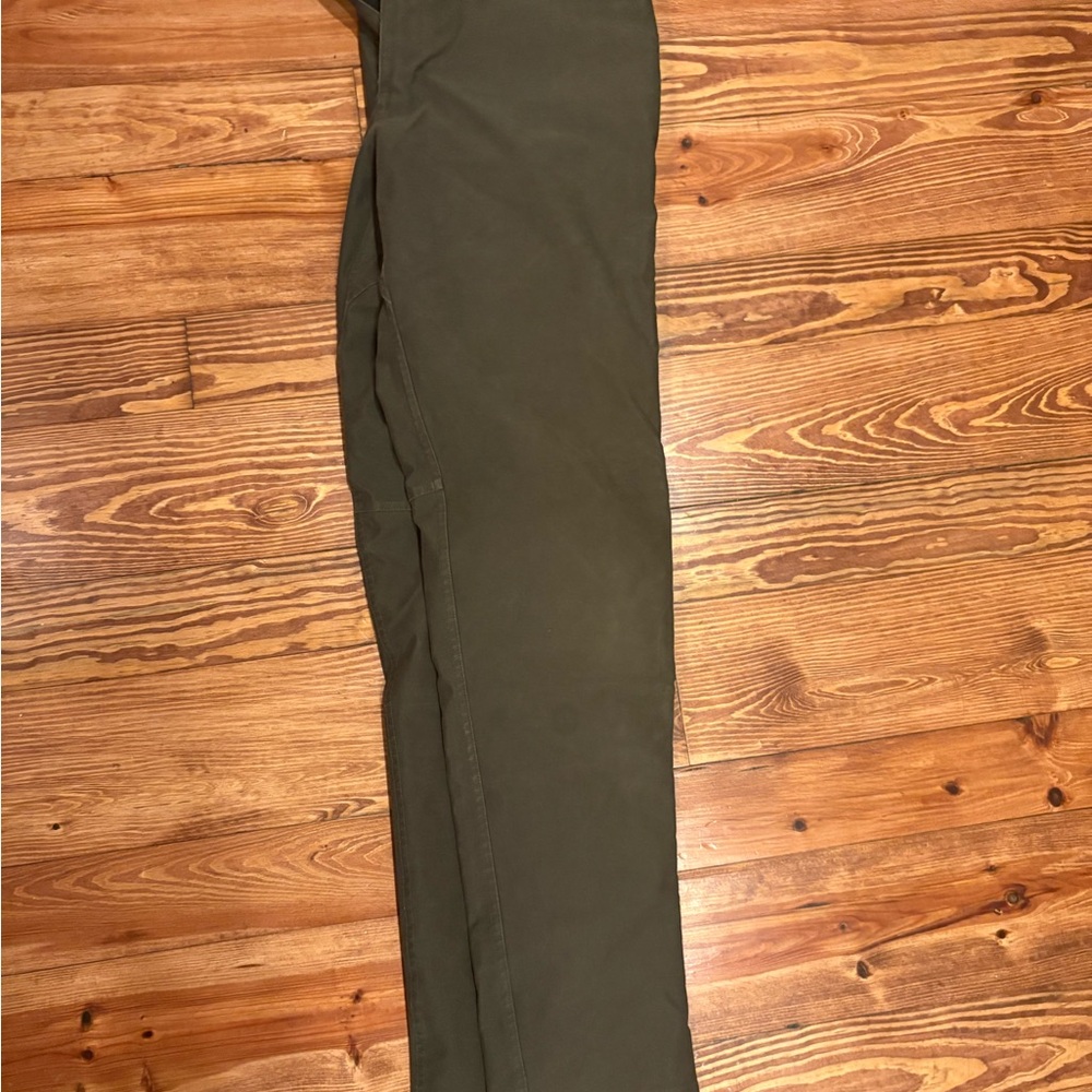 lululemon athletica Men's Forest Green ABC Slim fit utilitech